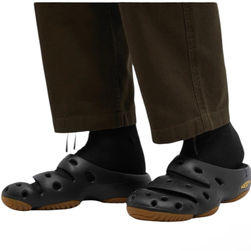 KEENS Men’s Black Slip-On Clogs